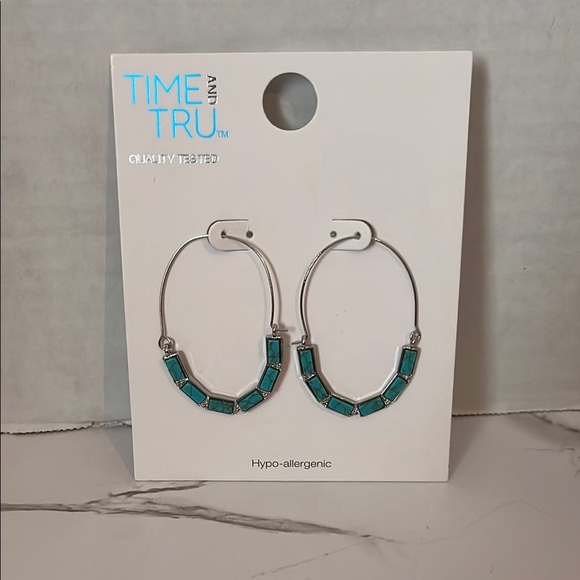 Time and Tru Silver Hoop Earrings - Picture 1 of 2